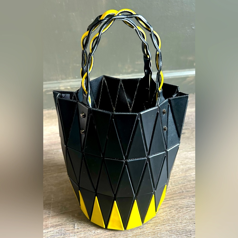 Vegan Quilted Bucket Bag.‎